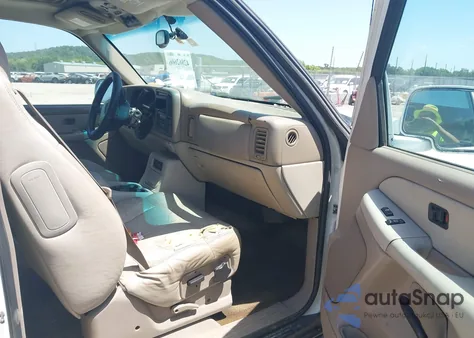 2002 Chevrolet Suburban 1500 Z71 из США, поврежденный, VIN 3GNFK16ZX2G254983